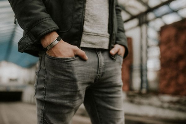 Lunavit Magnetarmband für Männer in Schwarz mit Carbon für coole Looks